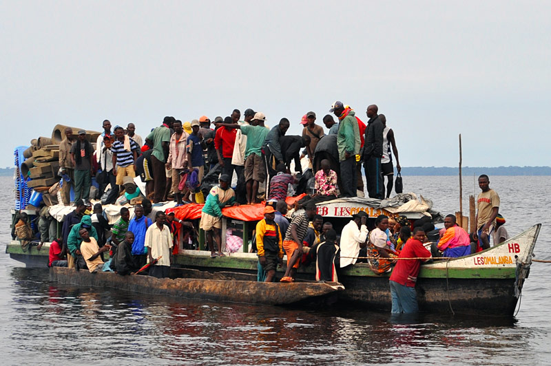 De boot vanuit Kinshasa meert aan